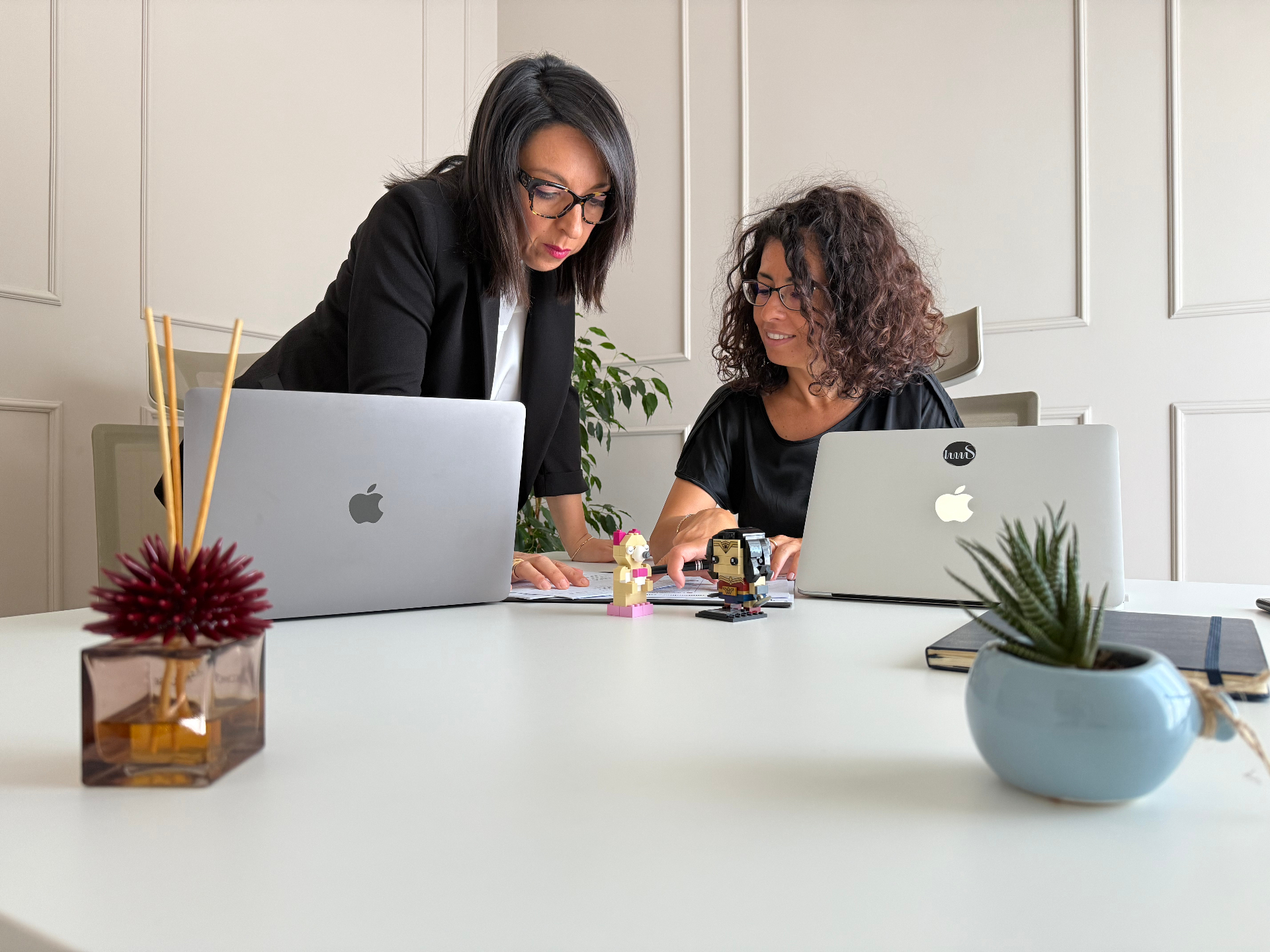 Team aziendale al lavoro durante il One-Day Workshop di marketing strategico Human Marketers